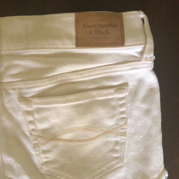 Abercrombie white shorts - Picture 3 of 5